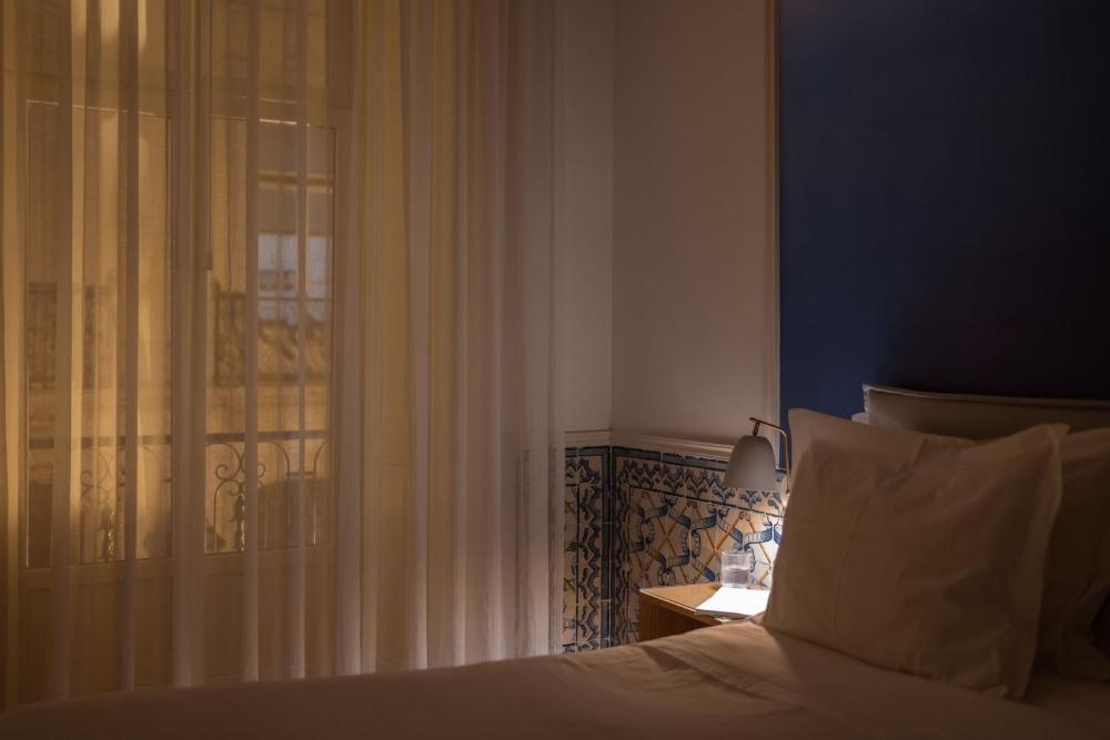 Deluxe Double or Twin Room interior